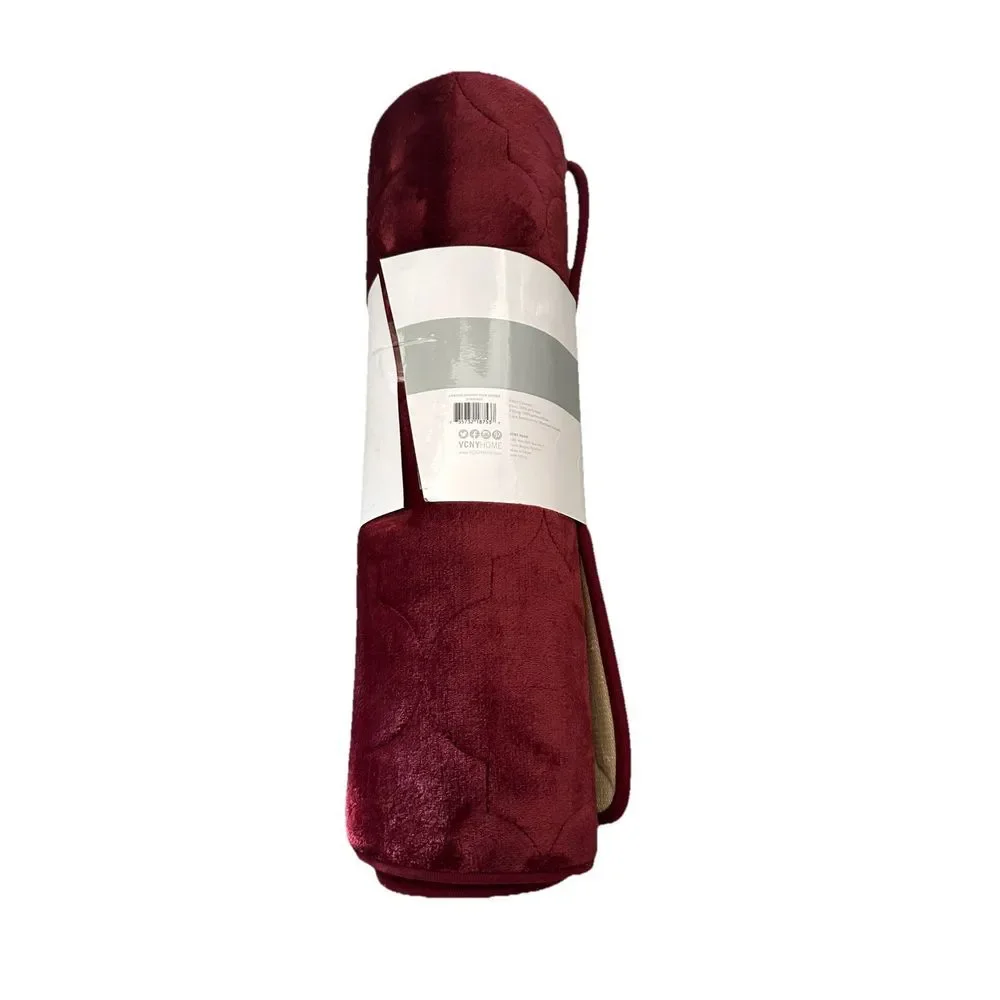 VCNY Home Amadora Quatrefoil 24 x 60 M Burgundy 24 x 60